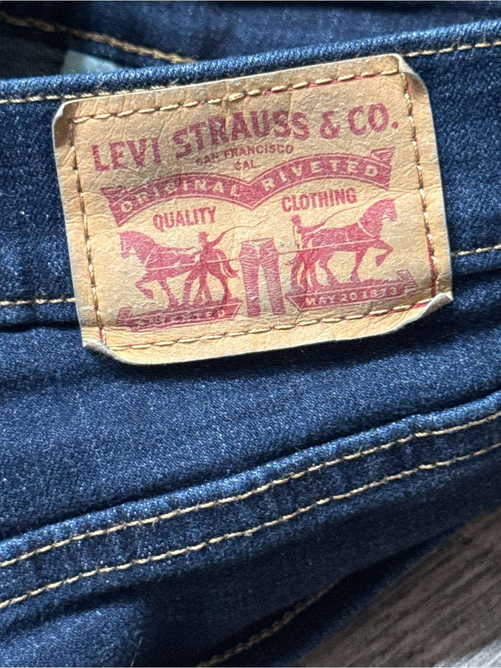 Levi’s Classic Bootcut Dark Wash Jeans Size 6 | Flattering Fit - Picture 6 of 7